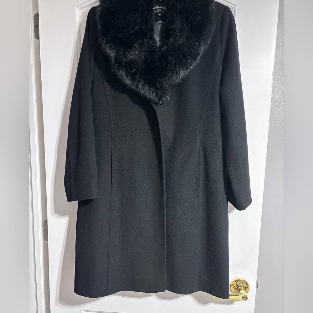 Elegant Black Coat with Faux Fur Collar